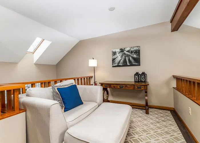 Cozy At Creekwood Getaway