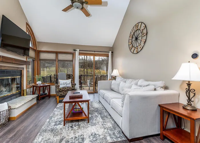 Cozy At Creekwood Getaway